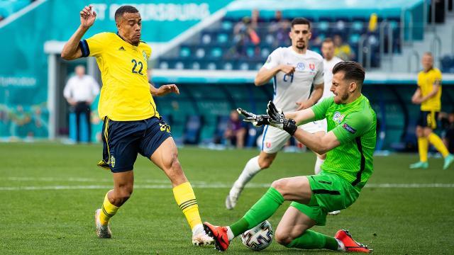 九游下载中心-瑞典大将：赢在下半场 斯洛伐克主帅：没赢我也满意